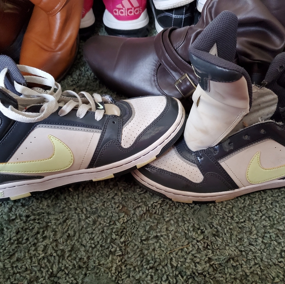 Nike airs
